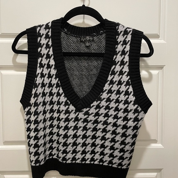 J for Justify houndstooth crop sweater. - Picture 2 of 3